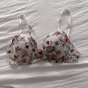 Victoria’s Secret white bra with 3D flower pattern
